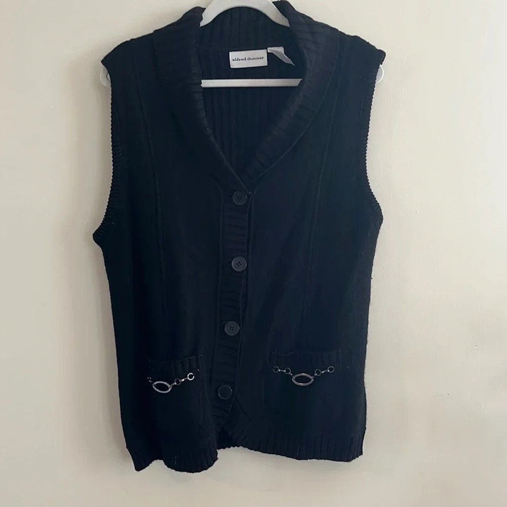 Alfred Dunner button sweater vest with metal embellishment‎ on pockets sz M wool